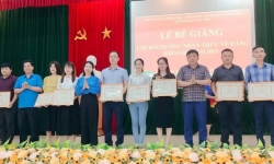 TP. Hà Tĩnh: Phối hợp tổ chức bế giảng lớp bồi dưỡng nhận thức về Đảng cho đoàn viên công đoàn 